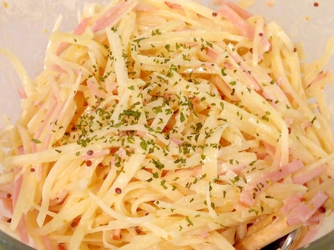 細切りジャガイモとハムのサラダ